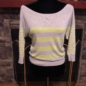 Cute wide shoulder 3/4 sleeve light weight sweater